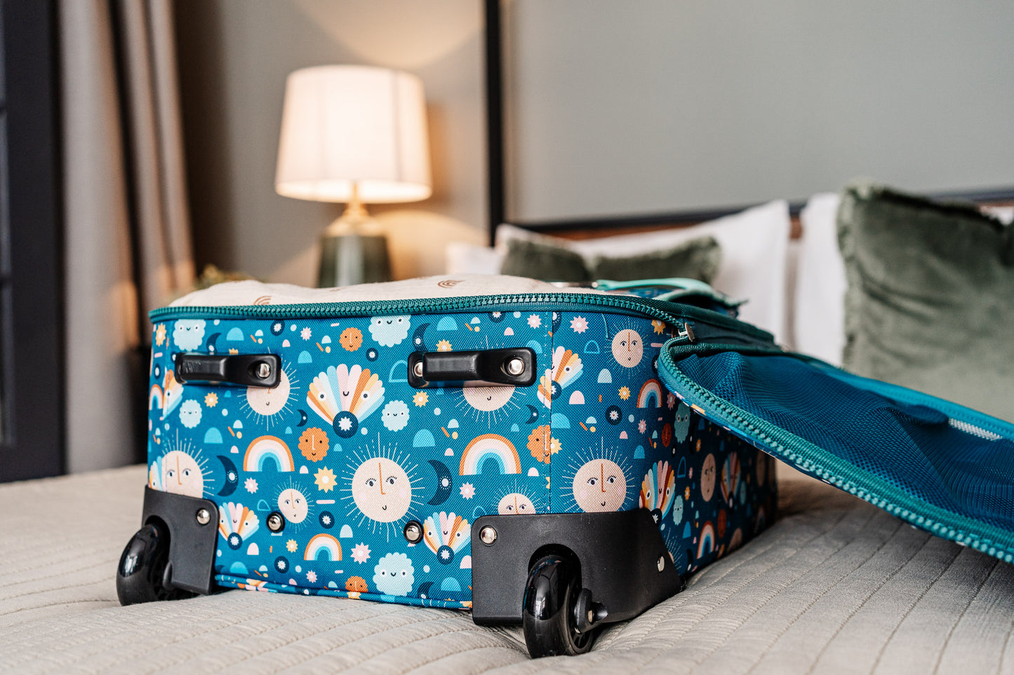 Two Wheel Cabin Suitcase Bundle